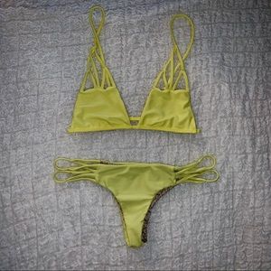 ACACIA lemonade Santorini top & Maui bottom